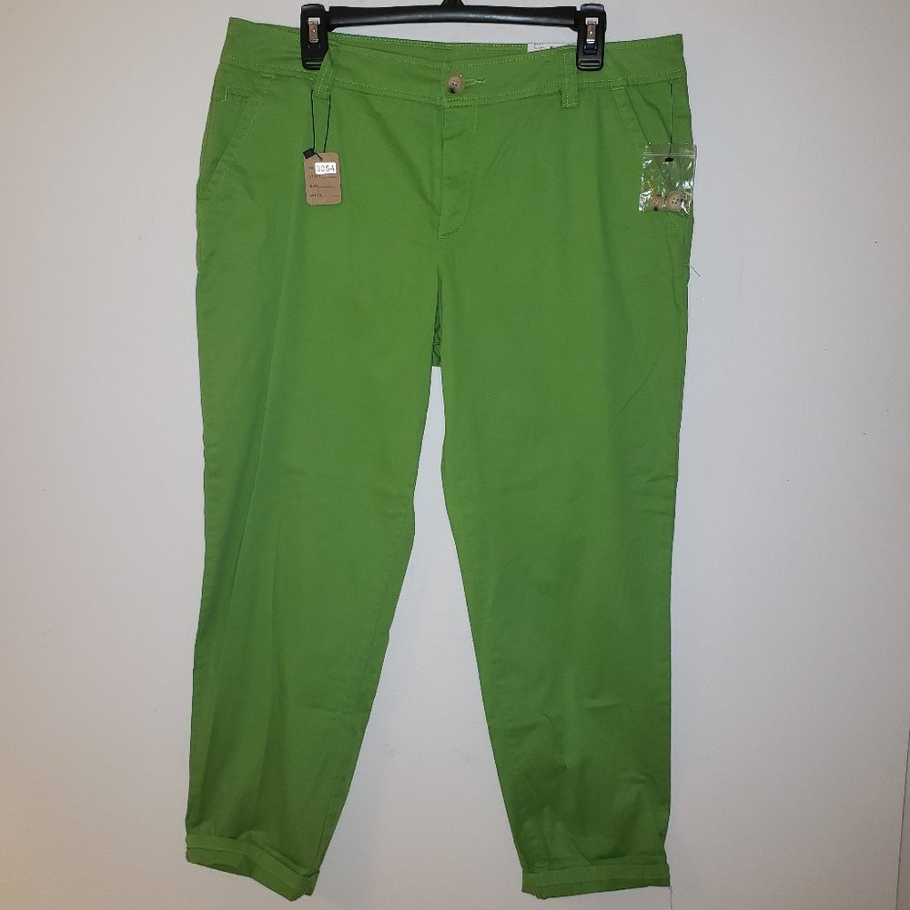 (NWT) LIz Claiborne Kiwi Green Crop Casual Pants.  Size 12.